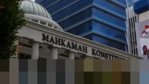 Warga Minta MK Pertegas Sanksi Pengendara Merokok di Jalan, Usul Cabut SIM dan Kerja Sosial