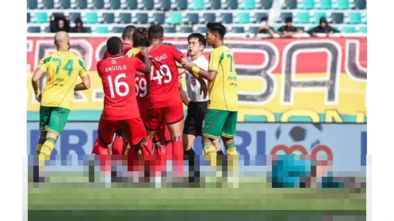 Wasit Kontroversial Korea Selatan Pimpin El Clasico Persib vs Persija, Potensi Banjir Kartu Mengintai Wasit Kontroversial Korea Selatan Pimpin El Clasico Persib vs Persija, Potensi Banjir Kartu Mengintai