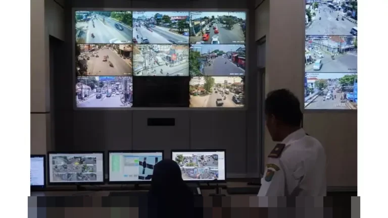 Yunani Terapkan Kamera AI, Lebih dari 1.000 Pelanggaran Lalu Lintas Terdeteksi dalam Sepekan Yunani Terapkan Kamera AI, Lebih dari 1.000 Pelanggaran Lalu Lintas Terdeteksi dalam Sepekan