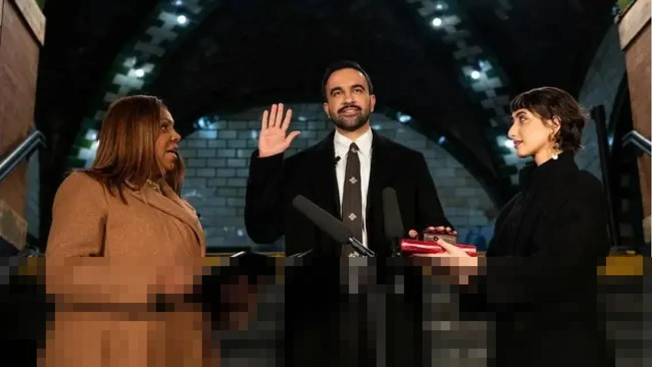 Zohran Mamdani, Wali Kota Muslim Pertama New York, Sumpah di Atas Al-Quran dan Janji Perjuangkan Rakyat Zohran Mamdani, Wali Kota Muslim Pertama New York, Sumpah di Atas Al-Quran dan Janji Perjuangkan Rakyat